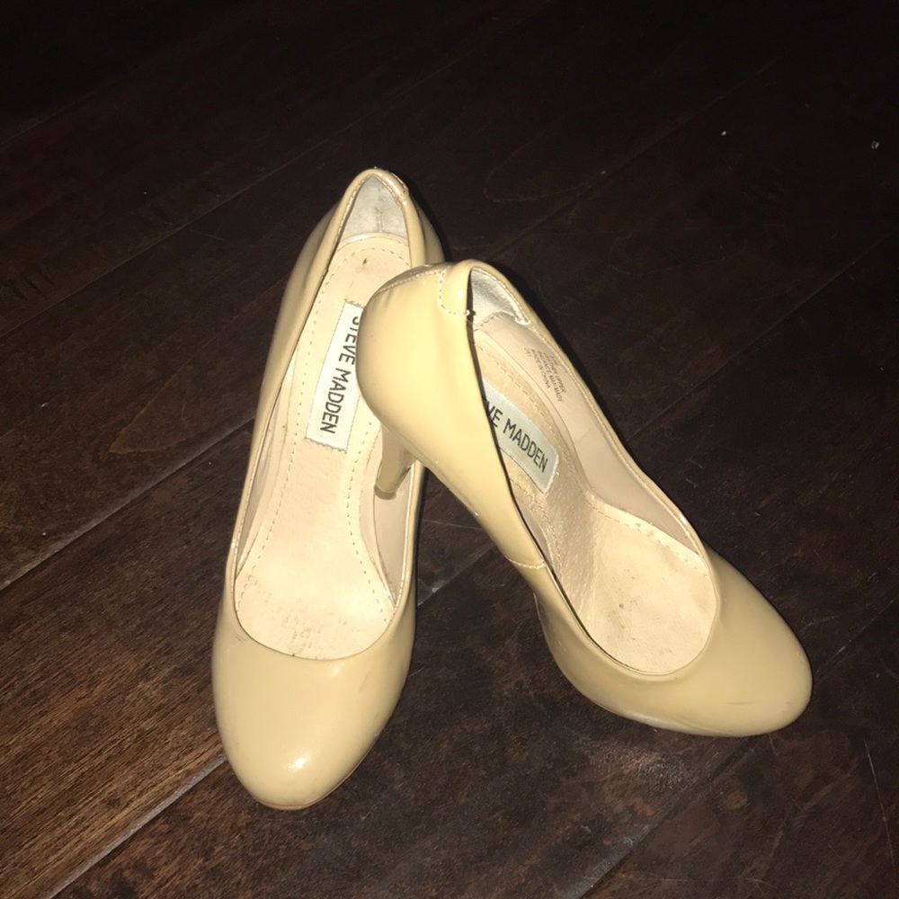 Nude Pumps